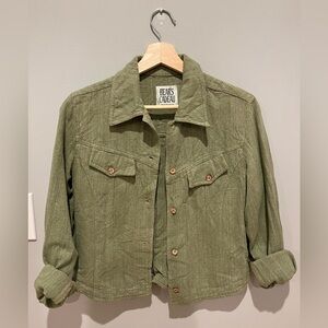 A very cute coat, size xsmall colour green
